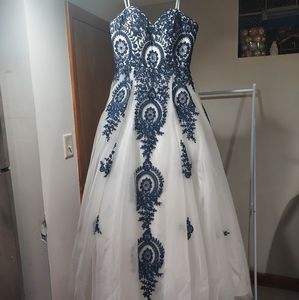Beautiful light ballgown white with blue details dress